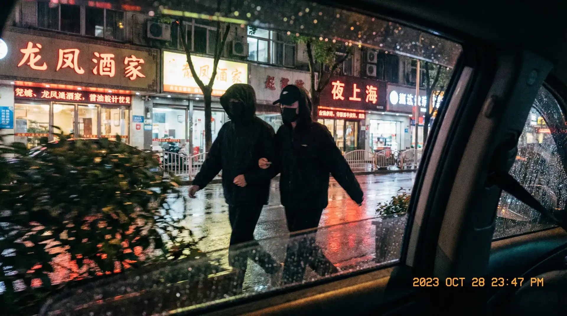一起草www.17.c.com - 顶流明星深夜密会现场抓拍照片